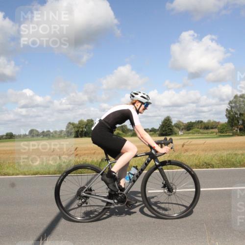 25.08.2024 - Elbe Triathlon Hamburg Fuchs,  Jonas http://msf.ph/oto/6839977 25.08.2024 11:03:40 Radfahren 1608, 1680, 1703, 1656 meine-sportfotos.de