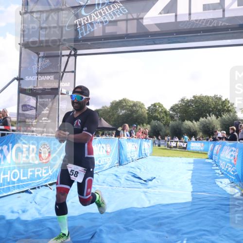 25.08.2024 - Elbe Triathlon Hamburg H.Heesch http://msf.ph/oto/6839979 25.08.2024 10:26:35 Ziel 58 meine-sportfotos.de