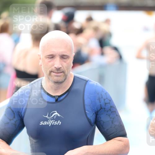 25.08.2024 - Elbe Triathlon Hamburg H.Heesch http://msf.ph/oto/6839981 25.08.2024 14:06:13 Schwimmen 6, 7, 10, 17, 18, 23, 28, 30 meine-sportfotos.de