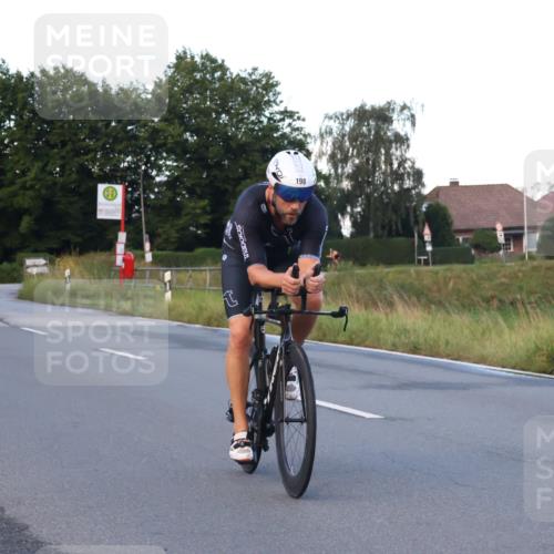 25.08.2024 - Elbe Triathlon Hamburg Fuchs,  Jonas http://msf.ph/oto/6839990 25.08.2024 08:55:34 Radfahren 198 meine-sportfotos.de