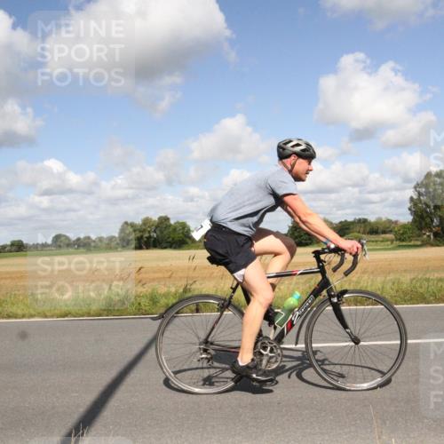 25.08.2024 - Elbe Triathlon Hamburg Fuchs,  Jonas http://msf.ph/oto/6839991 25.08.2024 11:03:49 Radfahren 1656, 787, 1683 meine-sportfotos.de