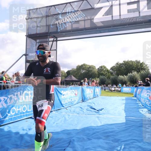 25.08.2024 - Elbe Triathlon Hamburg H.Heesch http://msf.ph/oto/6840001 25.08.2024 10:26:35 Ziel 58 meine-sportfotos.de