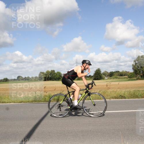 25.08.2024 - Elbe Triathlon Hamburg Fuchs,  Jonas http://msf.ph/oto/6840004 25.08.2024 11:03:55 Radfahren 787, 1683, 1441, 1697 meine-sportfotos.de
