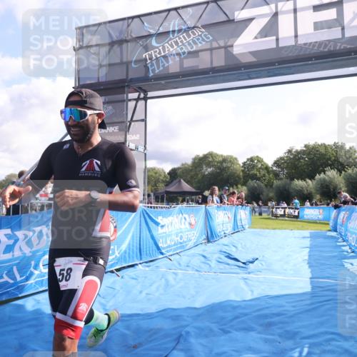 25.08.2024 - Elbe Triathlon Hamburg H.Heesch http://msf.ph/oto/6840013 25.08.2024 10:26:35 Ziel 58 meine-sportfotos.de
