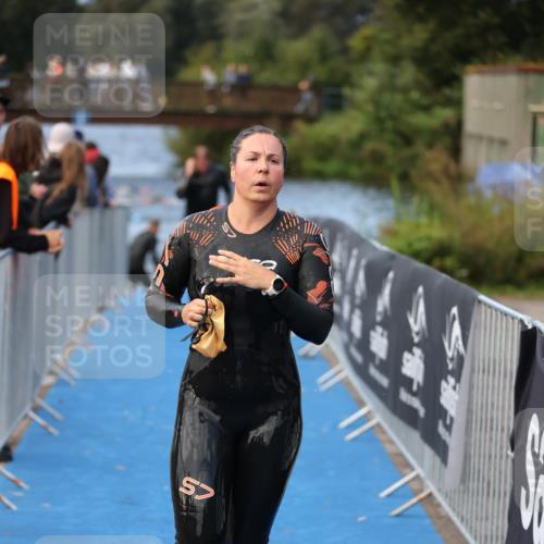 25.08.2024 - Elbe Triathlon Hamburg H.Heesch http://msf.ph/oto/6840038 25.08.2024 08:43:50 Schwimmen 110, 117, 142, 153, 176, 182, 190 meine-sportfotos.de