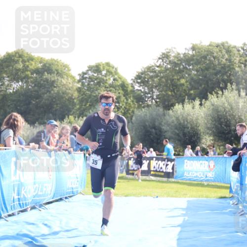 25.08.2024 - Elbe Triathlon Hamburg H.Heesch http://msf.ph/oto/6840039 25.08.2024 10:27:14 Ziel 35 meine-sportfotos.de