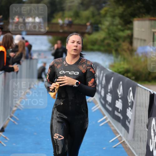 25.08.2024 - Elbe Triathlon Hamburg H.Heesch http://msf.ph/oto/6840047 25.08.2024 08:43:50 Schwimmen 110, 117, 142, 153, 176, 182, 190 meine-sportfotos.de