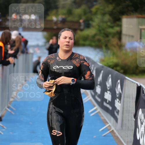 25.08.2024 - Elbe Triathlon Hamburg H.Heesch http://msf.ph/oto/6840072 25.08.2024 08:43:50 Schwimmen 110, 117, 142, 153, 176, 182, 190 meine-sportfotos.de