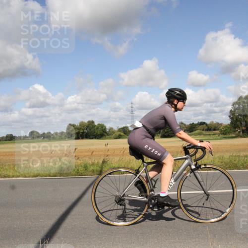 25.08.2024 - Elbe Triathlon Hamburg Fuchs,  Jonas http://msf.ph/oto/6840080 25.08.2024 11:04:28 Radfahren 1601, 1679, 788, 1662 meine-sportfotos.de