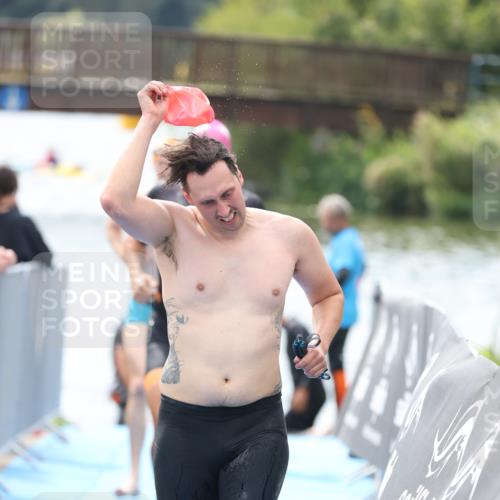 25.08.2024 - Elbe Triathlon Hamburg H.Heesch http://msf.ph/oto/6840083 25.08.2024 14:06:15 Schwimmen 6, 7, 10, 17, 18, 23, 28, 30 meine-sportfotos.de