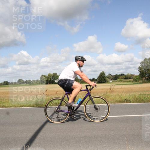 25.08.2024 - Elbe Triathlon Hamburg Fuchs,  Jonas http://msf.ph/oto/6840085 25.08.2024 11:04:32 Radfahren 1679, 788, 1662 meine-sportfotos.de