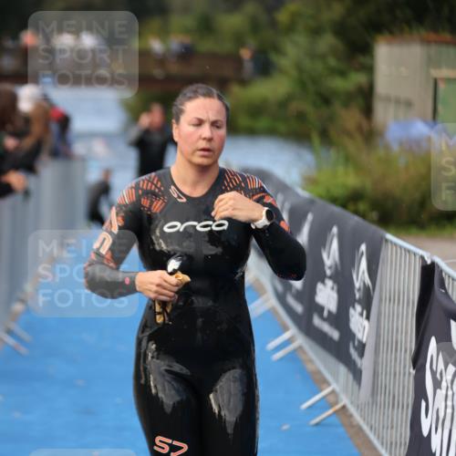25.08.2024 - Elbe Triathlon Hamburg H.Heesch http://msf.ph/oto/6840089 25.08.2024 08:43:50 Schwimmen 110, 117, 142, 153, 176, 182, 190 meine-sportfotos.de
