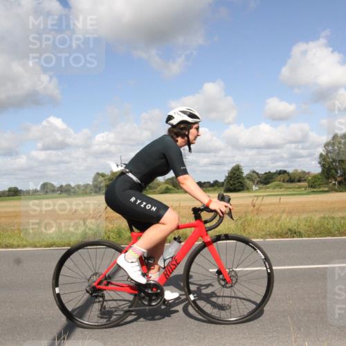 25.08.2024 - Elbe Triathlon Hamburg Fuchs,  Jonas http://msf.ph/oto/6840091 25.08.2024 11:04:32 Radfahren 1679, 788, 1662 meine-sportfotos.de