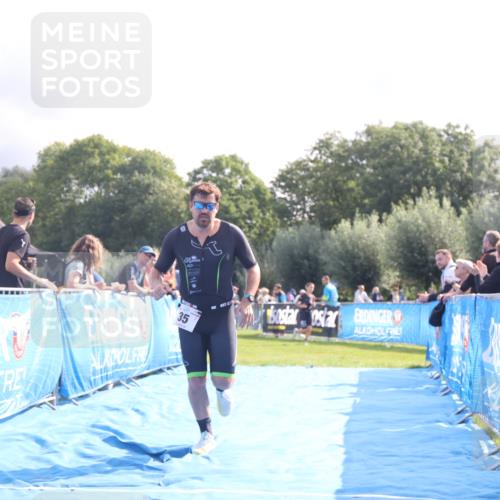 25.08.2024 - Elbe Triathlon Hamburg H.Heesch http://msf.ph/oto/6840104 25.08.2024 10:27:14 Ziel 35 meine-sportfotos.de
