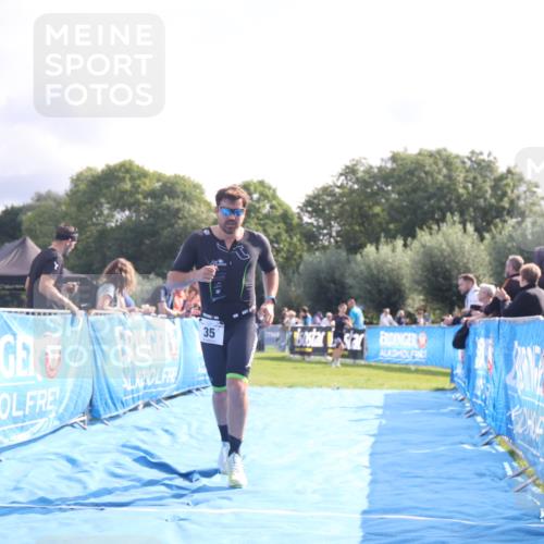 25.08.2024 - Elbe Triathlon Hamburg H.Heesch http://msf.ph/oto/6840120 25.08.2024 10:27:14 Ziel 35 meine-sportfotos.de
