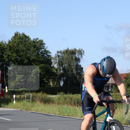 25.08.2024 - Elbe Triathlon Hamburg Fuchs,  Jonas http://msf.ph/oto/6840121 25.08.2024 09:37:43 Radfahren 279, 498, 389, 367 meine-sportfotos.de