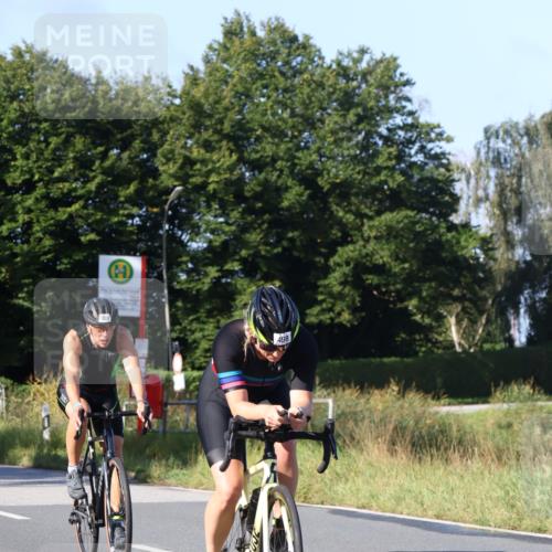 25.08.2024 - Elbe Triathlon Hamburg Fuchs,  Jonas http://msf.ph/oto/6840129 25.08.2024 09:37:44 Radfahren 279, 498, 389, 367 meine-sportfotos.de