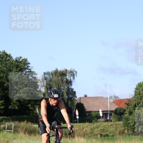 25.08.2024 - Elbe Triathlon Hamburg Fuchs,  Jonas http://msf.ph/oto/6840156 25.08.2024 09:37:45 Radfahren 279, 498, 389, 367 meine-sportfotos.de