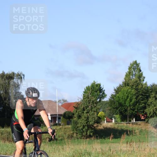 25.08.2024 - Elbe Triathlon Hamburg Fuchs,  Jonas http://msf.ph/oto/6840161 25.08.2024 09:37:45 Radfahren 279, 498, 389, 367 meine-sportfotos.de