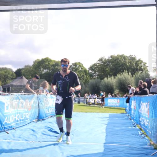 25.08.2024 - Elbe Triathlon Hamburg H.Heesch http://msf.ph/oto/6840166 25.08.2024 10:27:15 Ziel 35 meine-sportfotos.de