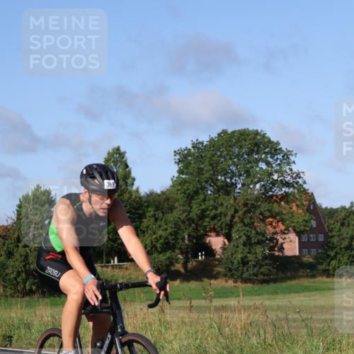 25.08.2024 - Elbe Triathlon Hamburg Fuchs,  Jonas http://msf.ph/oto/6840172 25.08.2024 09:37:46 Radfahren 279, 498, 389, 367 meine-sportfotos.de
