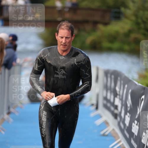 25.08.2024 - Elbe Triathlon Hamburg H.Heesch http://msf.ph/oto/6840181 25.08.2024 08:43:53 Schwimmen 110, 117, 153, 172, 176, 182, 190 meine-sportfotos.de