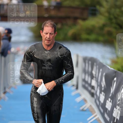 25.08.2024 - Elbe Triathlon Hamburg H.Heesch http://msf.ph/oto/6840197 25.08.2024 08:43:53 Schwimmen 110, 117, 153, 172, 176, 182, 190 meine-sportfotos.de