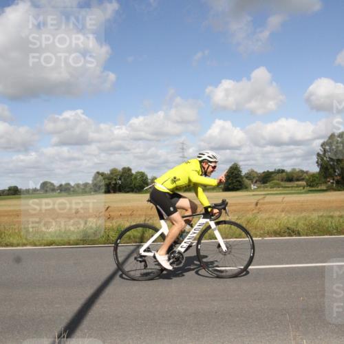 25.08.2024 - Elbe Triathlon Hamburg Fuchs,  Jonas http://msf.ph/oto/6840203 25.08.2024 11:05:34 Radfahren 790, 1603, 1653, 1612 meine-sportfotos.de