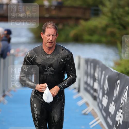 25.08.2024 - Elbe Triathlon Hamburg H.Heesch http://msf.ph/oto/6840204 25.08.2024 08:43:53 Schwimmen 110, 117, 153, 172, 176, 182, 190 meine-sportfotos.de