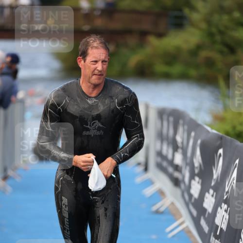 25.08.2024 - Elbe Triathlon Hamburg H.Heesch http://msf.ph/oto/6840208 25.08.2024 08:43:54 Schwimmen 110, 153, 172, 176, 182, 190 meine-sportfotos.de