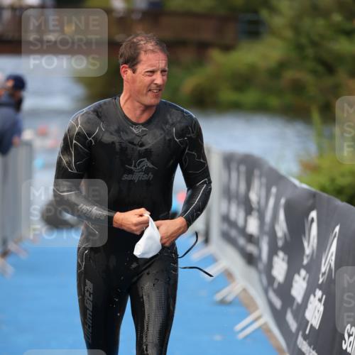 25.08.2024 - Elbe Triathlon Hamburg H.Heesch http://msf.ph/oto/6840218 25.08.2024 08:43:54 Schwimmen 110, 153, 172, 176, 182, 190 meine-sportfotos.de