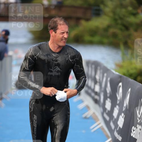 25.08.2024 - Elbe Triathlon Hamburg H.Heesch http://msf.ph/oto/6840227 25.08.2024 08:43:54 Schwimmen 110, 153, 172, 176, 182, 190 meine-sportfotos.de