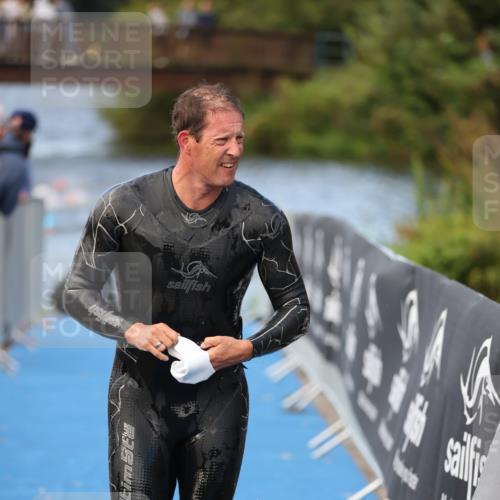 25.08.2024 - Elbe Triathlon Hamburg H.Heesch http://msf.ph/oto/6840238 25.08.2024 08:43:54 Schwimmen 110, 153, 172, 176, 182, 190 meine-sportfotos.de