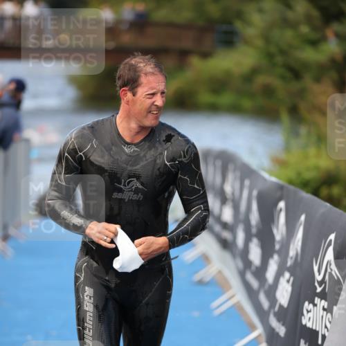 25.08.2024 - Elbe Triathlon Hamburg H.Heesch http://msf.ph/oto/6840246 25.08.2024 08:43:54 Schwimmen 110, 153, 172, 176, 182, 190 meine-sportfotos.de