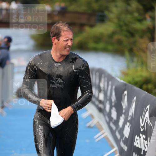 25.08.2024 - Elbe Triathlon Hamburg H.Heesch http://msf.ph/oto/6840248 25.08.2024 08:43:54 Schwimmen 110, 153, 172, 176, 182, 190 meine-sportfotos.de
