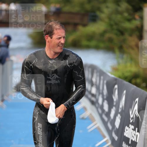 25.08.2024 - Elbe Triathlon Hamburg H.Heesch http://msf.ph/oto/6840258 25.08.2024 08:43:54 Schwimmen 110, 153, 172, 176, 182, 190 meine-sportfotos.de