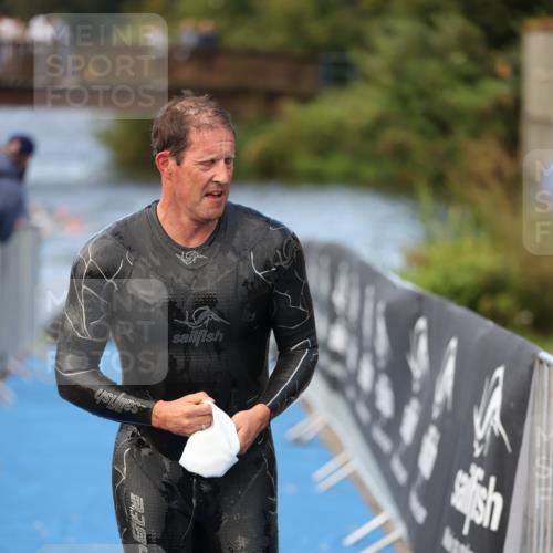 25.08.2024 - Elbe Triathlon Hamburg H.Heesch http://msf.ph/oto/6840269 25.08.2024 08:43:54 Schwimmen 110, 153, 172, 176, 182, 190 meine-sportfotos.de