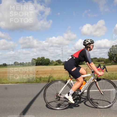 25.08.2024 - Elbe Triathlon Hamburg Fuchs,  Jonas http://msf.ph/oto/6840277 25.08.2024 11:06:11 Radfahren 1592, 1665, 1657, 1666 meine-sportfotos.de