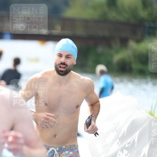 25.08.2024 - Elbe Triathlon Hamburg H.Heesch http://msf.ph/oto/6840278 25.08.2024 14:06:21 Schwimmen 6, 7, 10, 18, 23, 28, 30 meine-sportfotos.de