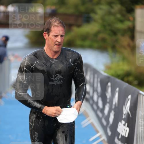 25.08.2024 - Elbe Triathlon Hamburg H.Heesch http://msf.ph/oto/6840280 25.08.2024 08:43:54 Schwimmen 110, 153, 172, 176, 182, 190 meine-sportfotos.de