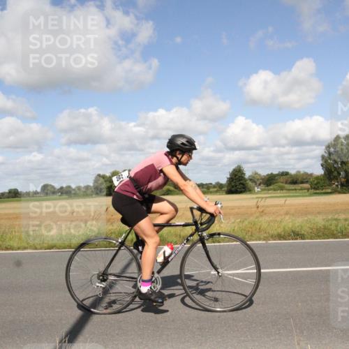 25.08.2024 - Elbe Triathlon Hamburg Fuchs,  Jonas http://msf.ph/oto/6840289 25.08.2024 11:06:14 Radfahren 1665, 1657, 1666 meine-sportfotos.de