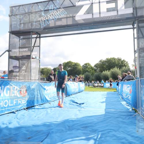 25.08.2024 - Elbe Triathlon Hamburg H.Heesch http://msf.ph/oto/6840290 25.08.2024 10:27:24 Ziel 46 meine-sportfotos.de