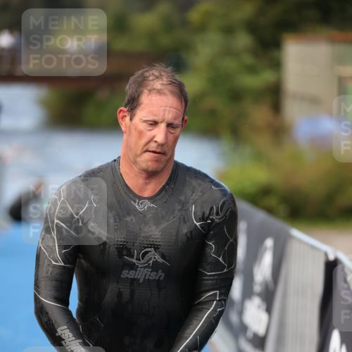 25.08.2024 - Elbe Triathlon Hamburg H.Heesch http://msf.ph/oto/6840301 25.08.2024 08:43:55 Schwimmen 110, 153, 172, 176, 182, 190 meine-sportfotos.de