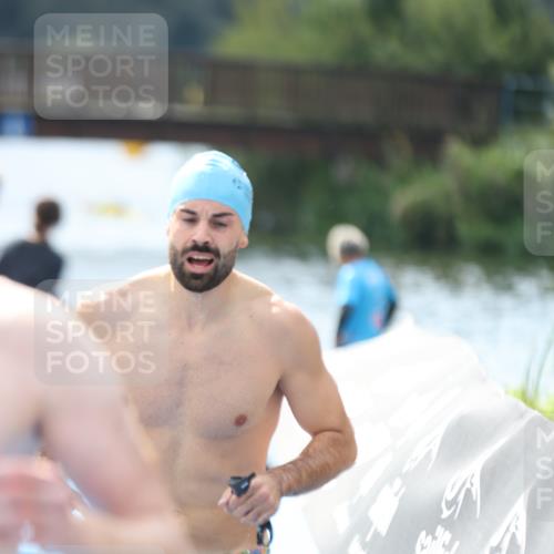 25.08.2024 - Elbe Triathlon Hamburg H.Heesch http://msf.ph/oto/6840309 25.08.2024 14:06:21 Schwimmen 6, 7, 10, 18, 23, 28, 30 meine-sportfotos.de