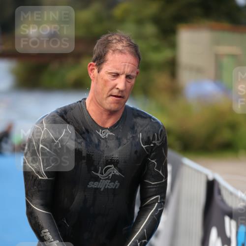 25.08.2024 - Elbe Triathlon Hamburg H.Heesch http://msf.ph/oto/6840311 25.08.2024 08:43:55 Schwimmen 110, 153, 172, 176, 182, 190 meine-sportfotos.de