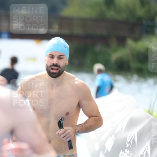 25.08.2024 - Elbe Triathlon Hamburg H.Heesch http://msf.ph/oto/6840315 25.08.2024 14:06:21 Schwimmen 6, 7, 10, 18, 23, 28, 30 meine-sportfotos.de