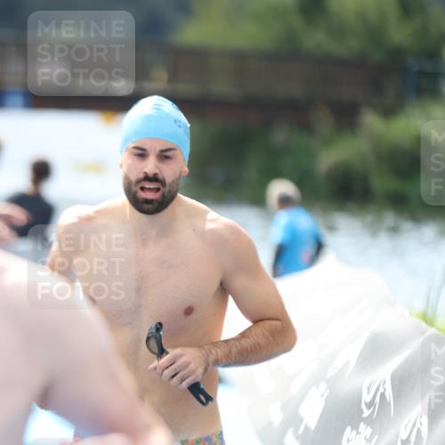 25.08.2024 - Elbe Triathlon Hamburg H.Heesch http://msf.ph/oto/6840325 25.08.2024 14:06:21 Schwimmen 6, 7, 10, 18, 23, 28, 30 meine-sportfotos.de