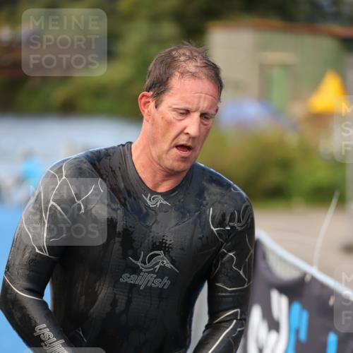 25.08.2024 - Elbe Triathlon Hamburg H.Heesch http://msf.ph/oto/6840329 25.08.2024 08:43:55 Schwimmen 110, 153, 172, 176, 182, 190 meine-sportfotos.de