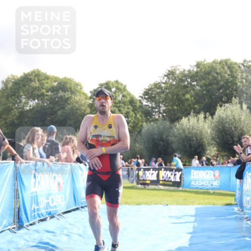 25.08.2024 - Elbe Triathlon Hamburg H.Heesch http://msf.ph/oto/6840334 25.08.2024 10:27:34 Ziel 76 meine-sportfotos.de