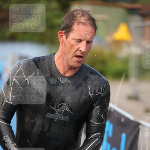 25.08.2024 - Elbe Triathlon Hamburg H.Heesch http://msf.ph/oto/6840337 25.08.2024 08:43:55 Schwimmen 110, 153, 172, 176, 182, 190 meine-sportfotos.de